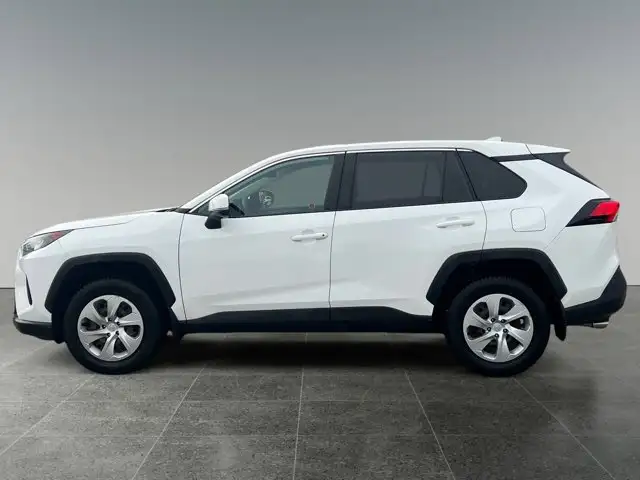 2022 Toyota RAV4 LE - Photo 2