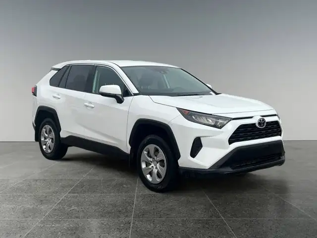 2022 Toyota RAV4 LE - Photo 9