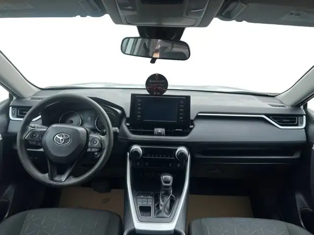 2022 Toyota RAV4 LE - Photo 15
