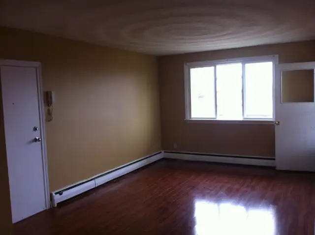 = AVAILABLE NOW! 2 bedroom apt w/ balcony & Parking=