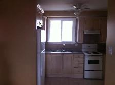 = AVAILABLE NOW! 2 bedroom apt w/ balcony & Parking= - Photo 2