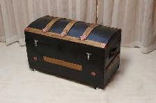 Coffre, malle antique, début 19’s 135$, bombé  1prime, livré