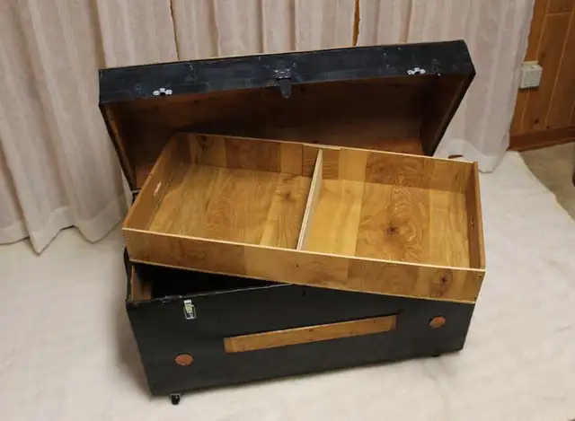 Coffre, malle antique, début 19’s 135$, bombé  1prime, livré - Photo 2