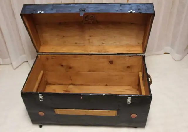 Coffre, malle antique, début 19’s 135$, bombé  1prime, livré - Photo 3