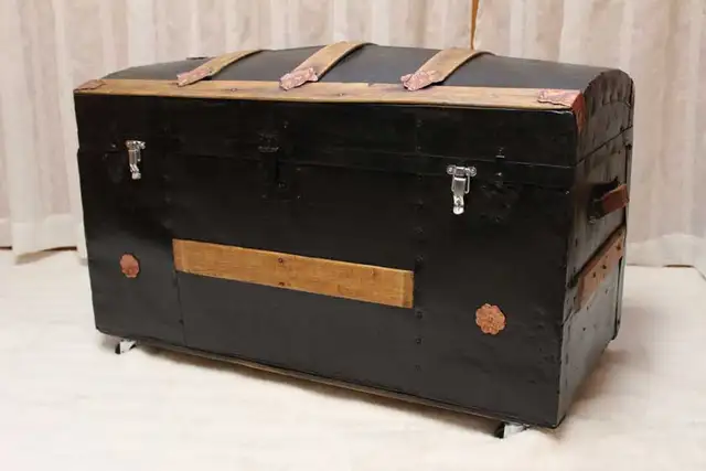 Coffre, malle antique, début 19’s 135$, bombé  1prime, livré - Photo 4