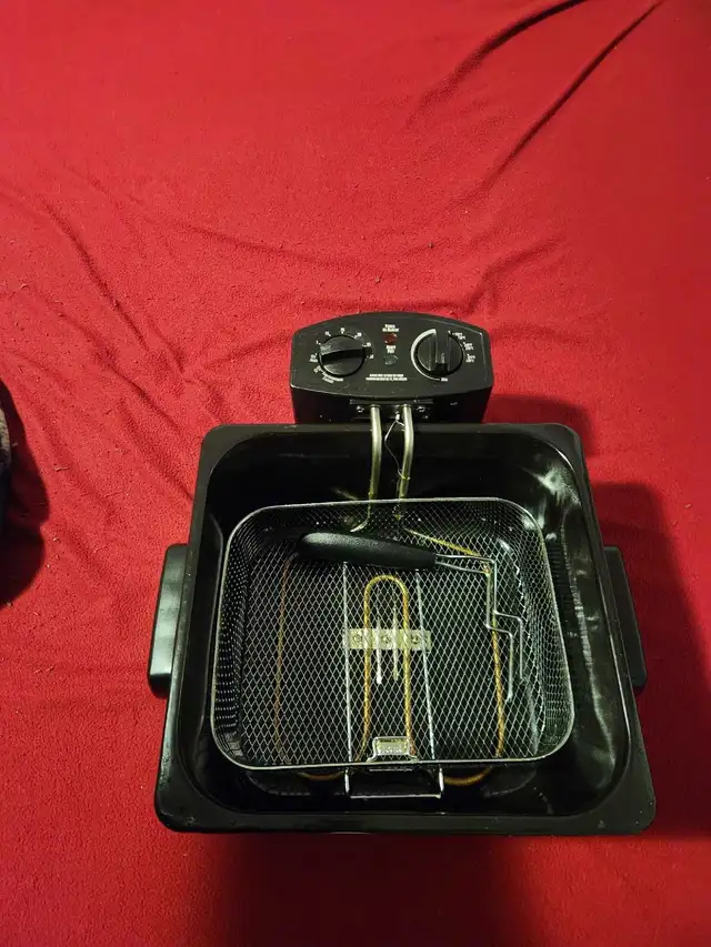 friteuse huile hamilton beach bon état 70$ négo 514 261 1595 - Photo 2