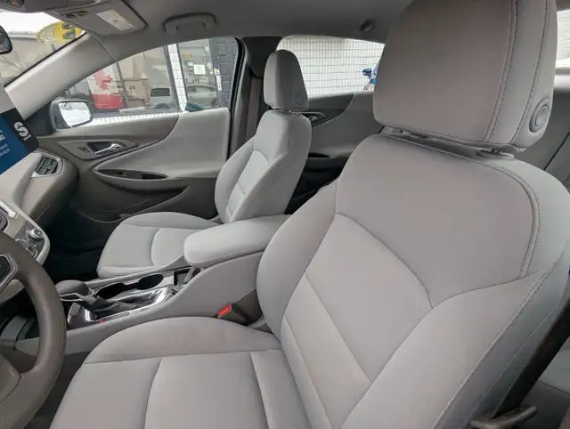 2021 Chevrolet Malibu LS  WITH APPLE CARPLAY! - Photo 9