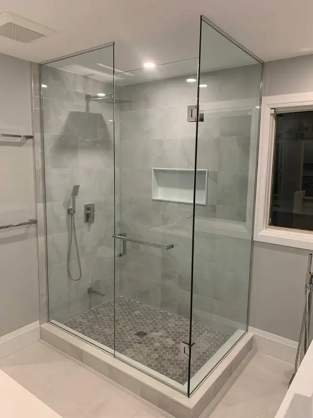 Custom Frameless Glass Showers & Railing