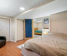 Furnished 3BR Short-Term Rental – Fireplace, Steam Room, Pond - Photo 3