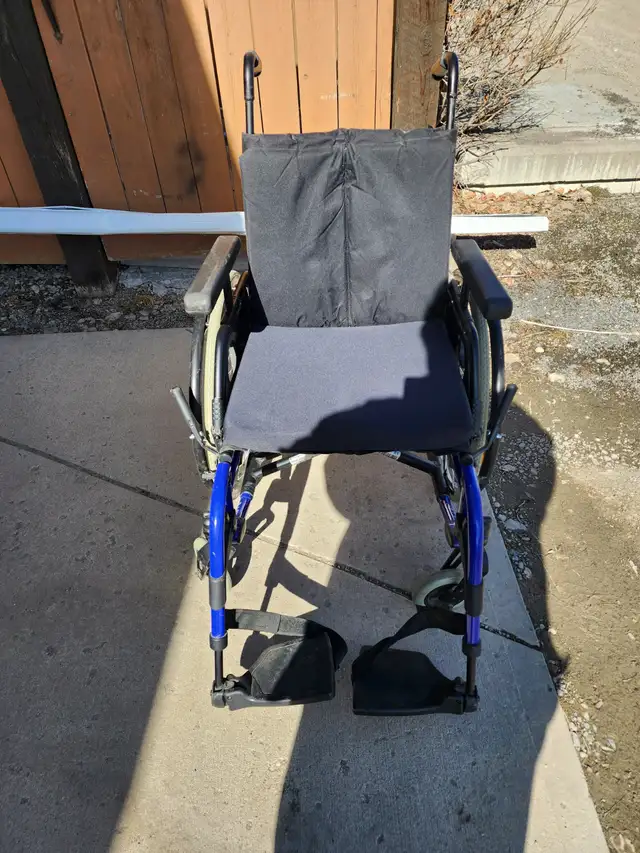 RubiX2 Wheelchair with gel seat (Blue) - Photo 2