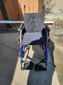RubiX2 Wheelchair with gel seat (Blue) - Photo 2