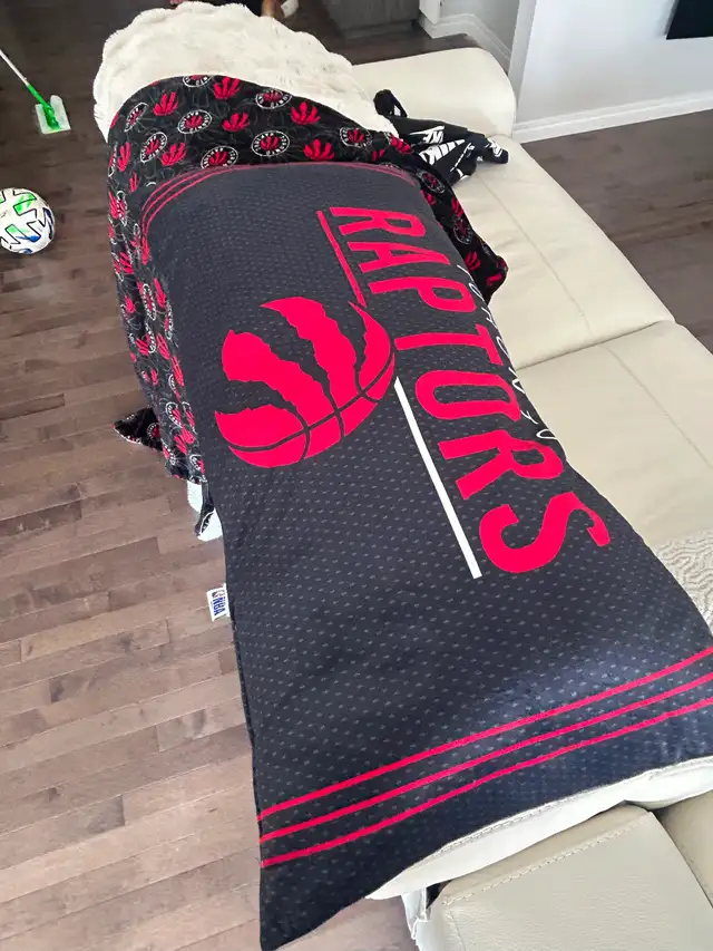Toronto Raptors Body Pillow and hood blanket - Photo 2