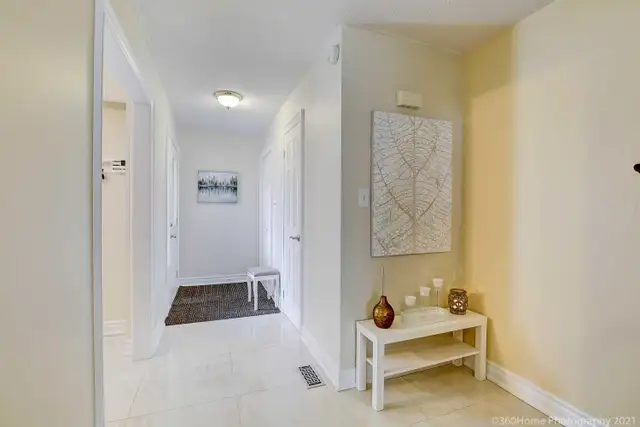 4 Bedroom Luxury House For Rent in Scarborough - April 1 - Photo 2