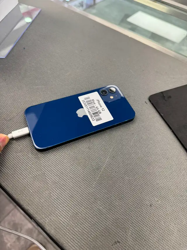 Unlocked Apple iPhone 12 with 1 year warranty ! - Photo 6