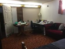 Spacious quiet furnished room close to Kennedy subway stn