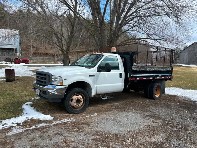 2004 F550 V10 Gas Dump Truck