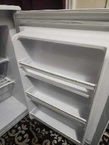 LARGE 4.2 CFT FREEZER BOWMANVILLE - Photo 2