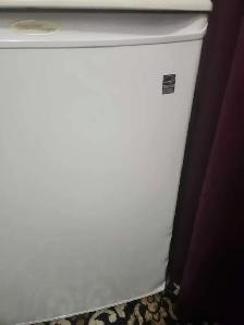 LARGE 4.2 CFT FREEZER BOWMANVILLE - Photo 3