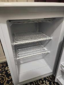 LARGE 4.2 CFT FREEZER BOWMANVILLE - Photo 4