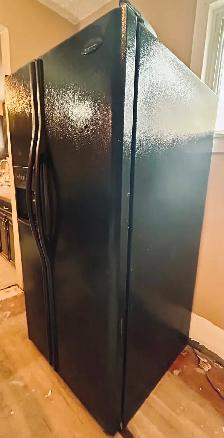 Black large side by fridge for sale, works well - Photo 2
