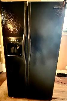 Black large side by fridge for sale, works well - Photo 3