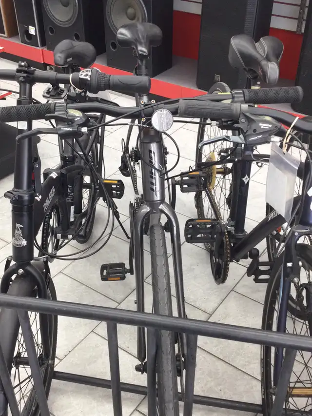 vélo gris giant - Photo 2