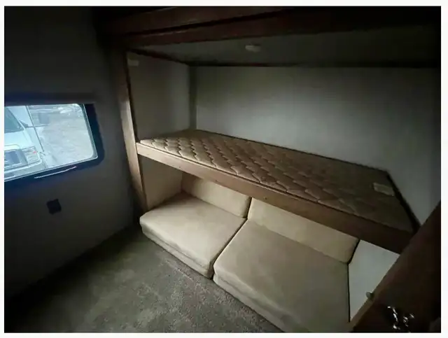 2017 Keystone Laredo 331BH - Stored Inside - Photo 8