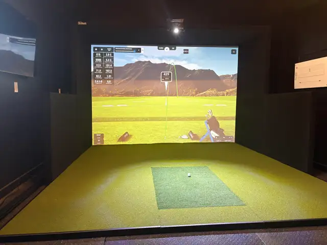 Golf Simulator Bay - Photo 2