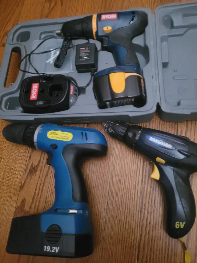 !!!!!!!!!!!!        3 CORDLESS DRILLS  CHEEP   !!!