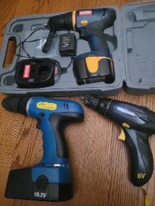 !!!!!!!!!!!!        3 CORDLESS DRILLS  CHEEP   !!!