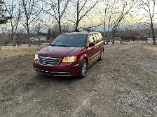 2014 Chrysler Town & Country - Photo 2