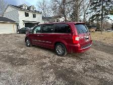 2014 Chrysler Town & Country - Photo 3