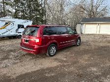 2014 Chrysler Town & Country - Photo 4