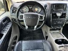 2014 Chrysler Town & Country - Photo 10