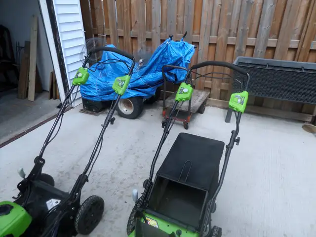SELLING A GREENWORK 20 INCH CORDLESS SELF PROPELLED LAWN Mower