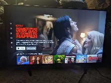 43' Roku Smart tv - Photo 3