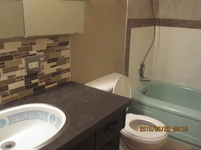 Lower Mission-Top floor of large house - Photo 5