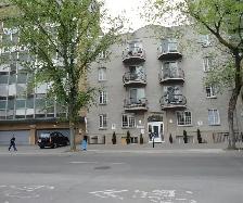 4½ rénové et ensoleillé au centre-ville Montreal métro Guy-Conco - Photo 3