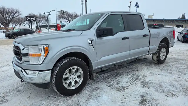 CERTIFIED 2022 F150 XLT SUPERCREW 5.0L 4X4 - NAV   MORE -YORKTON - Photo 2