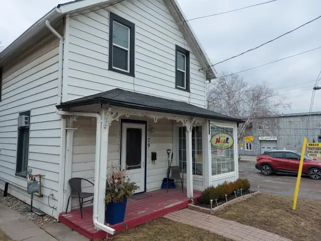 boutique commercial/professional storfront space - Photo 2