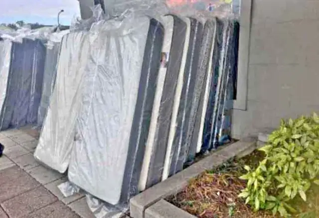 QUEEN MATTRESS Available with fast response Queen Mattress - Photo 2