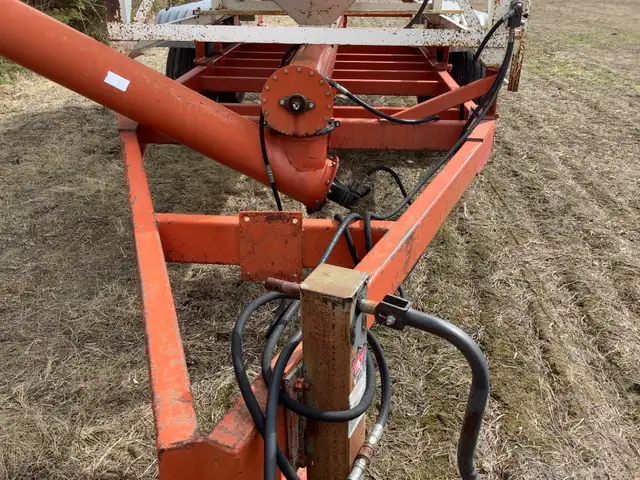 FERTILIZER/ SEED TENDER CART - Photo 5