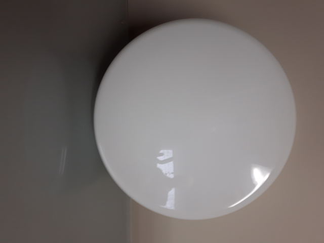 PLAFONNIER EN VERRE BLANC 11'DIAMÈTRE AMPOULES AU DEL: $20.00 - Photo 2