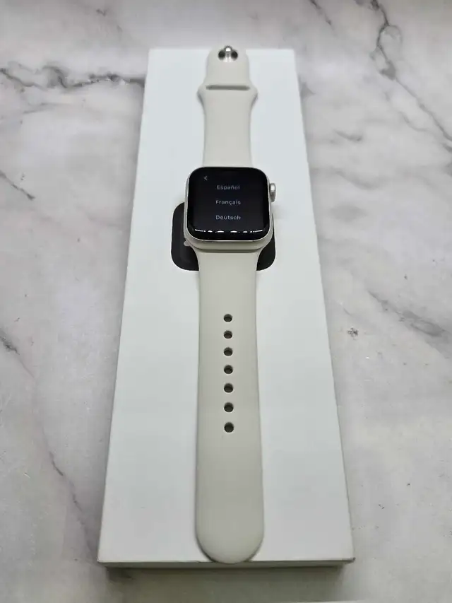 Apple Watch SE2 40mm Starlight In Box