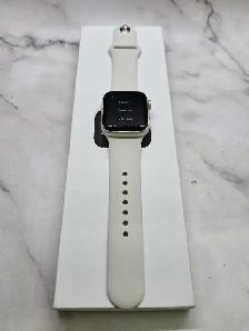 Apple Watch SE2 40mm Starlight In Box