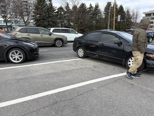 Damaged 2008 Honda Civic 5 -speed - Photo 2
