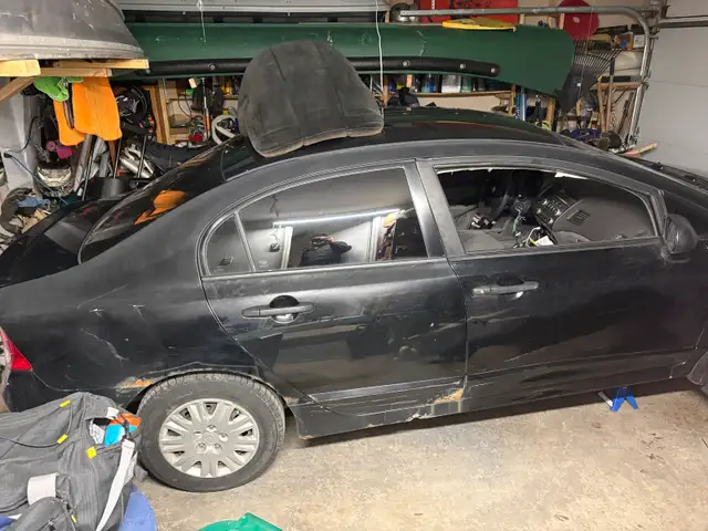 Damaged 2008 Honda Civic 5 -speed - Photo 3
