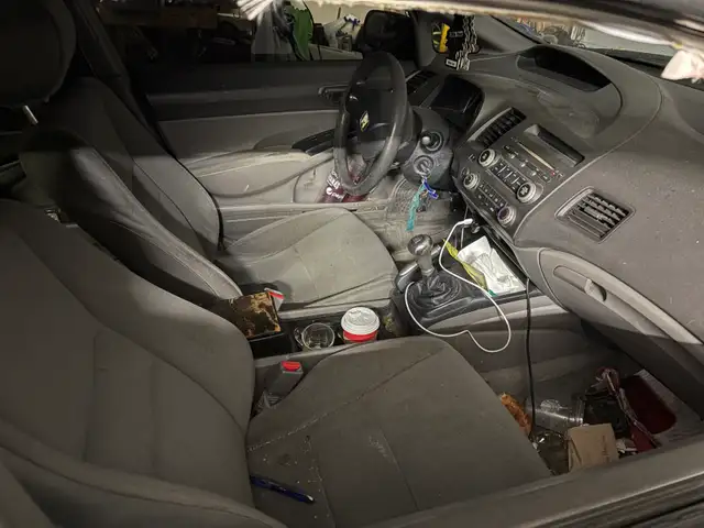 Damaged 2008 Honda Civic 5 -speed - Photo 6