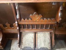 Antique Red-Pump Organ made in Woodstock ON - Photo 3