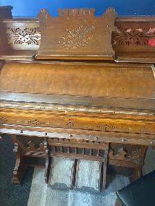 Antique Red-Pump Organ made in Woodstock ON - Photo 7
